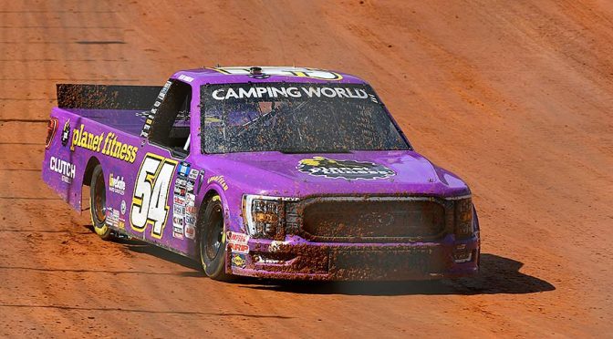 Joey Logano wins heat, rolls to Camping World Trucks pole on Bristol dirt