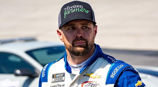 Stenhouse Jr. wraps up season-best second place at Dover