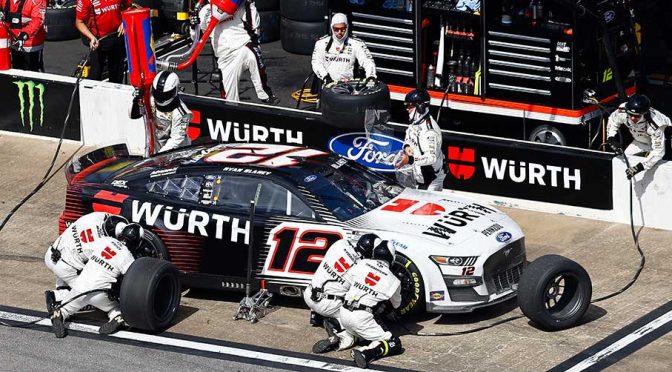 Team Penske, Wood Brothers tweak pit-crew lineup for Kansas