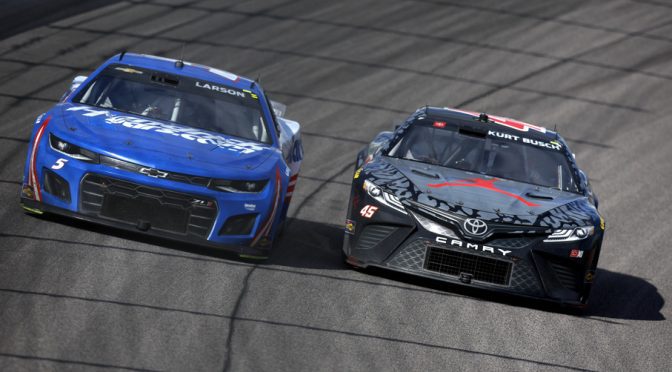 Kyle Larson can’t hold off Kurt Busch down stretch, takes second place