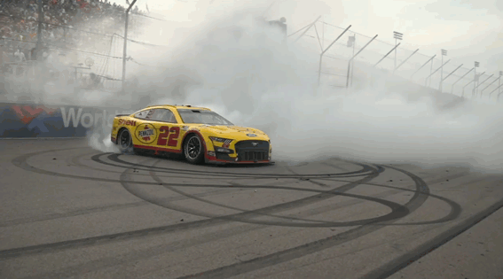 JoLo burns it down for the St. Louis fans.