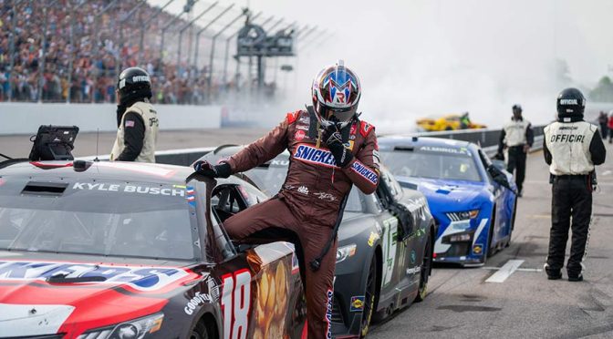 Kyle, Kurt Busch lament lack of launch, hand-signal mixup in Gateway overtime