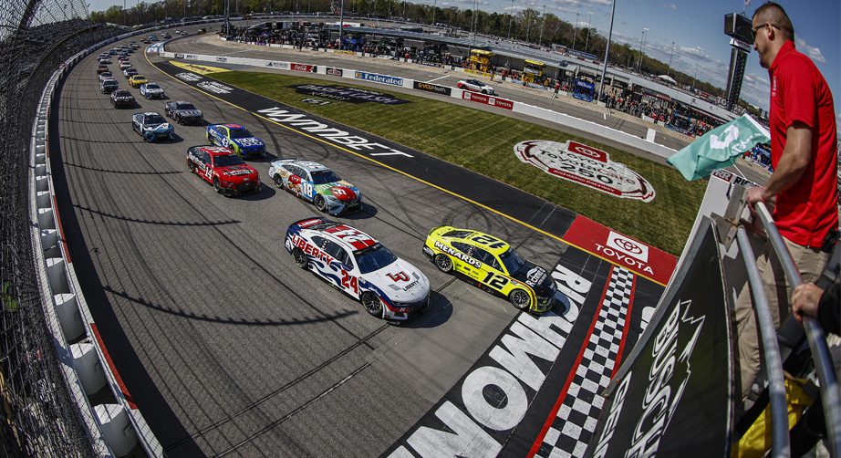 Ryan Blaney leads cars to the green flag.