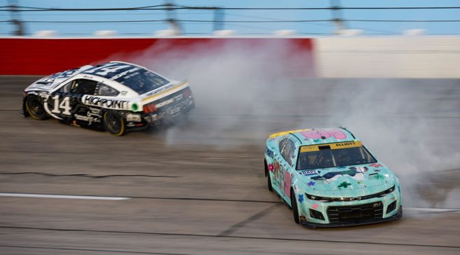 Featured Image for Chase Elliott suffers early exit after Stage 1 crash at Darlington