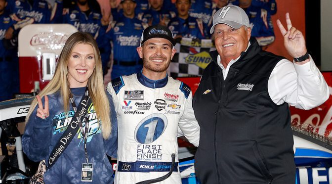 Kyle Larson, HendrickCars.com extend with Hendrick Motorsports through 2026