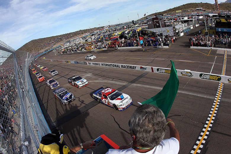 Allmendinger takes the green flag at Phoenix