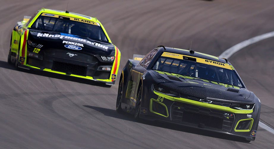 William Byron's No. 24 Chevy leads Ryan Blaney's No. 12 Ford through the turns at Las Vegas Motor Speedway