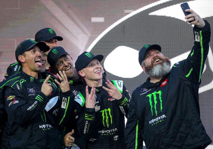Ty Gibbs and his team celebrate in Victory Lane