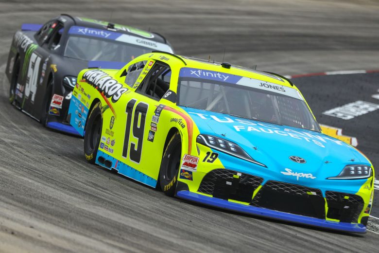 Jones and Gibbs race at Martinsville