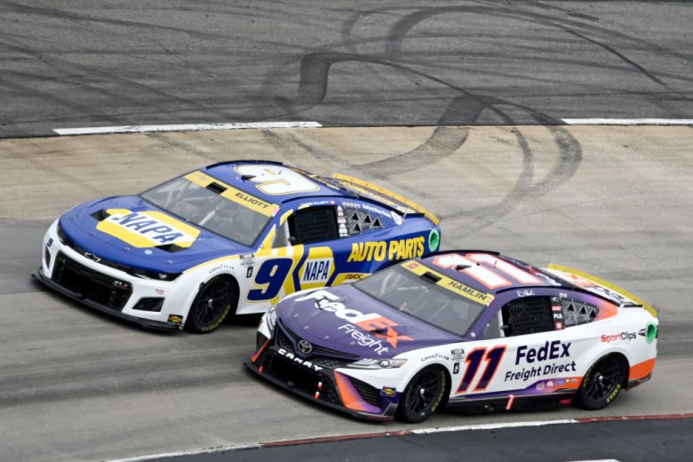 Elliott and Hamlin race at Martinsville