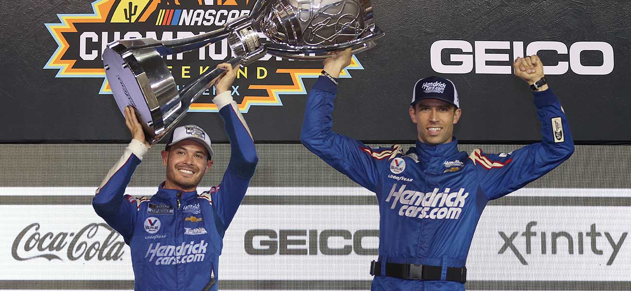 yle Larson, driver of the #5 HendrickCars.com Chevrolet, and crew chief Cliff Daniels celebrate in victory lane after winning the NASCAR Cup Series Championship at Phoenix Raceway on November 07, 2021