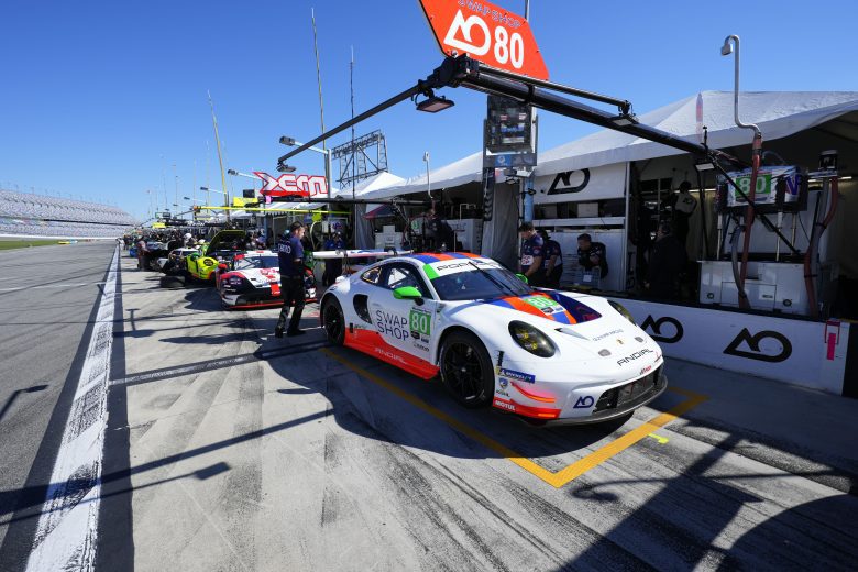 #80: AO Racing, Porsche 911 GT3 R (992), GTD: PJ Hyett, Seb Priaulx, Gunnar Jeannette, Harry Tincknell