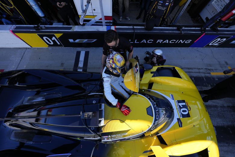#01: Cadillac Racing, Cadillac V-LMDh, GTP: Renger van der Zande