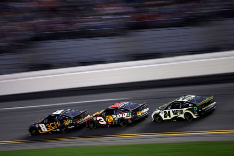 Cup cars race at daytona