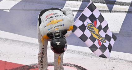 Debate: Will Kyle Busch make it two in a row, win Las Vegas?