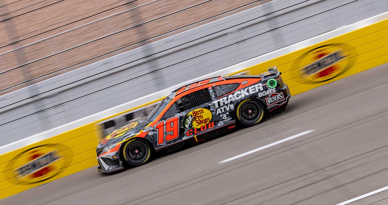 Martin Truex Jr. fades after late gamble at Las Vegas | NASCAR