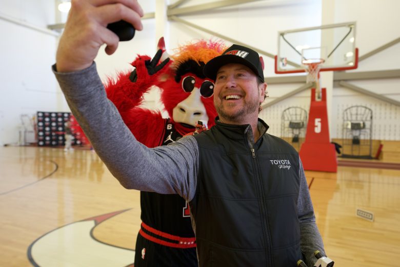 Kurt Busch takes a photo with Benny the Bull