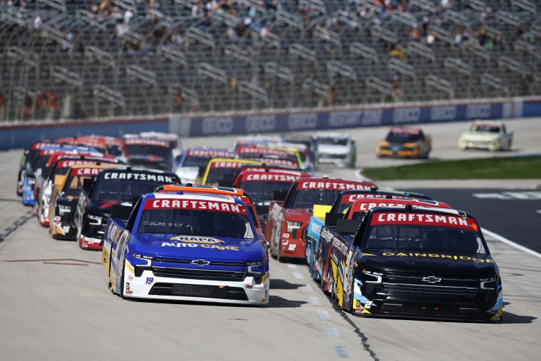 Trucks race into Turn 1 at Texas