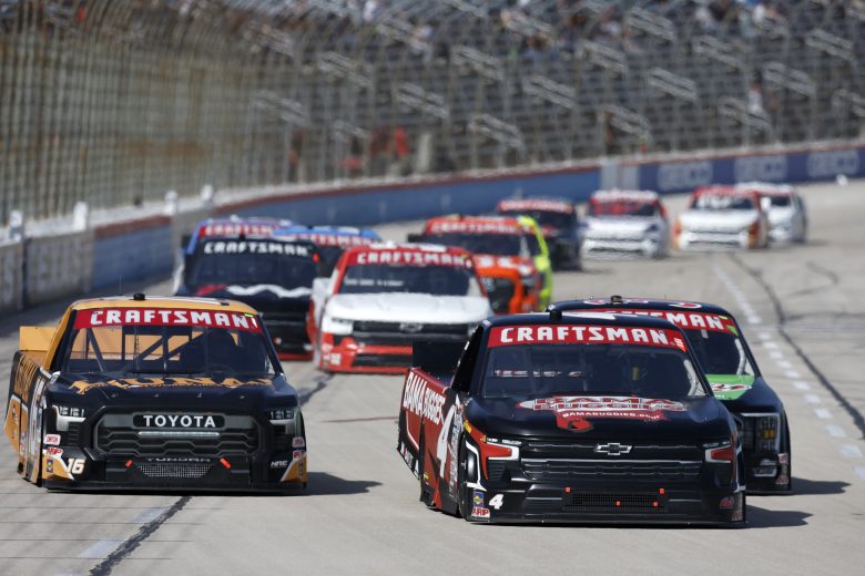Chase Purdy leads to Turn 1 at Texas