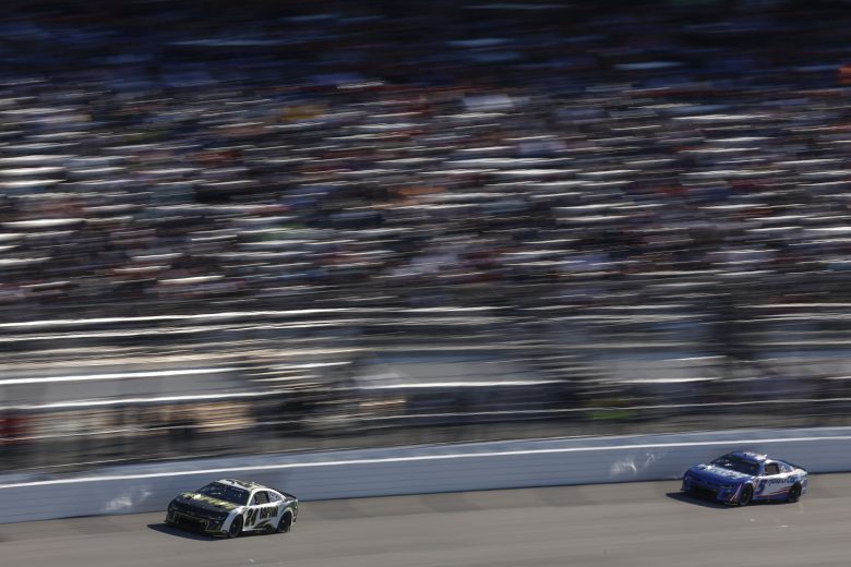 William Byron leads Kyle Larson at Richmond