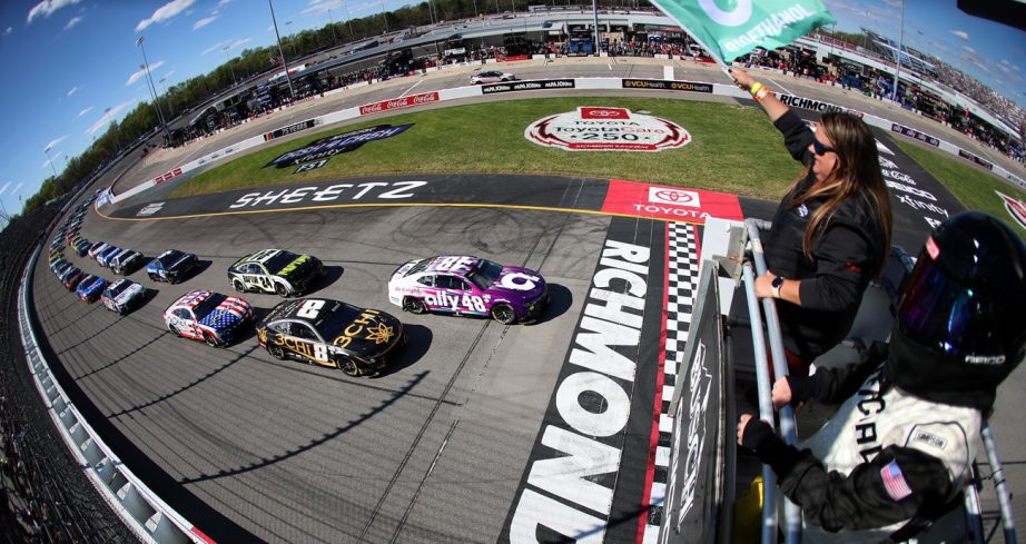 Alex Bowman and Kyle Busch take the green flag at Richmond
