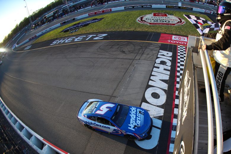 Kyle Larson takes the checkered flag at Richmond