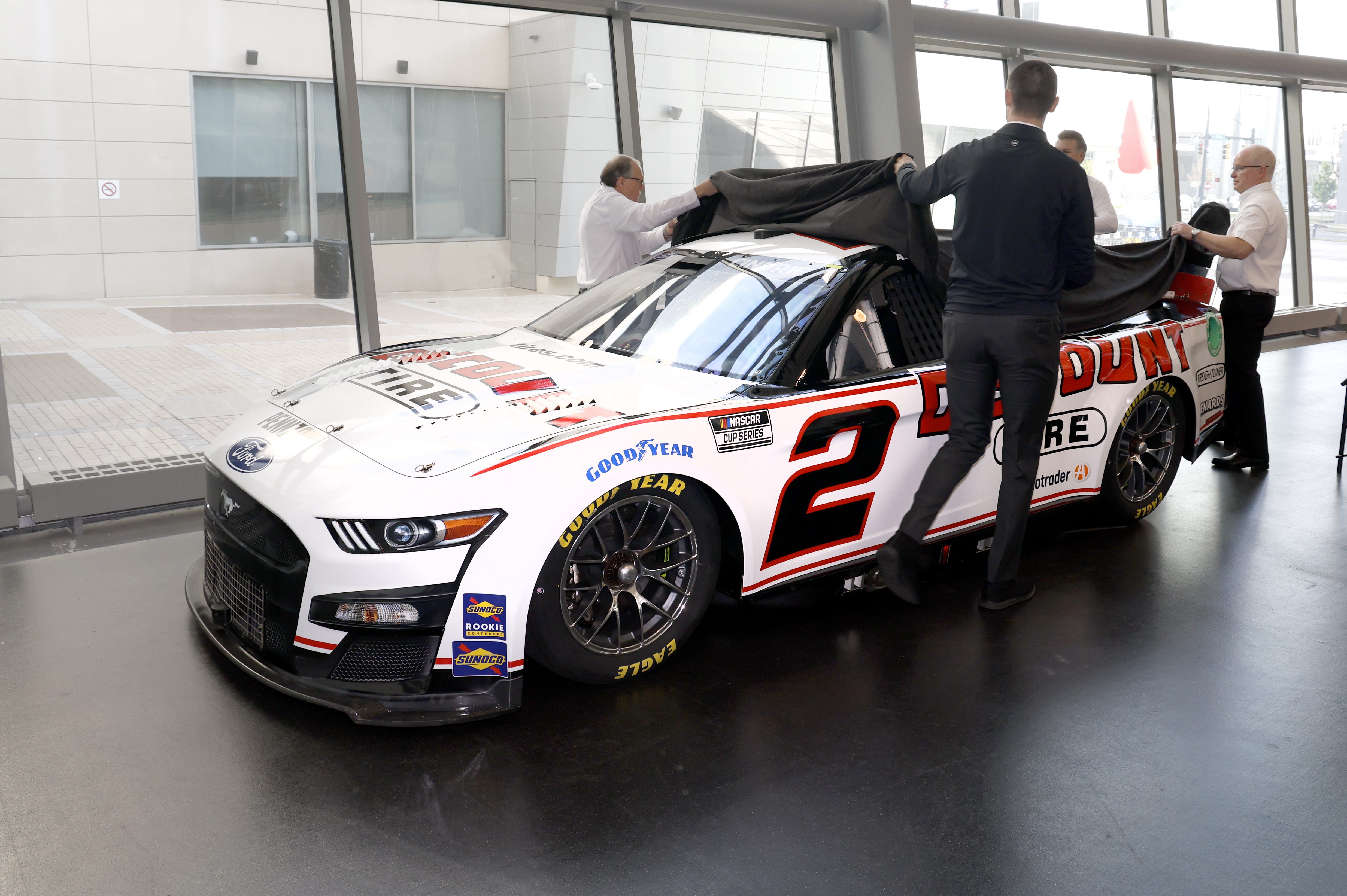 #2: Austin Cindric, Team Penske, Discount Tire Ford Mustang, Daytona 500 car Hall of Fame Glory Road