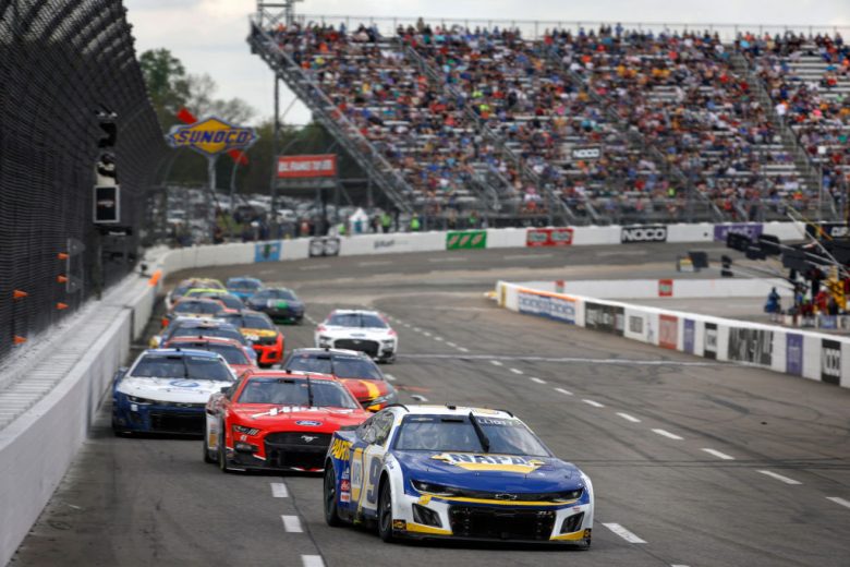 Cup cars race at Martinsville