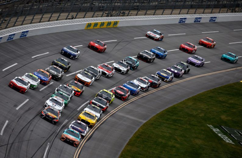 Cup cars race at Talladega