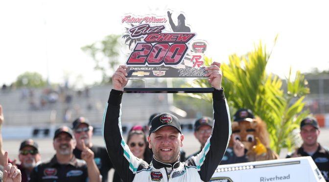 Featured image for Justin Bonsignore denies Ron Silk, claims 10th win at Riverhead Raceway