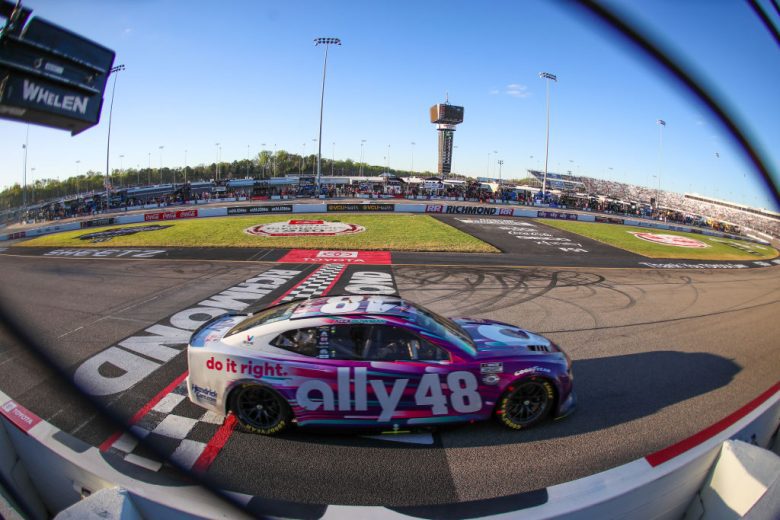 Alex Bowman drives at Richmond