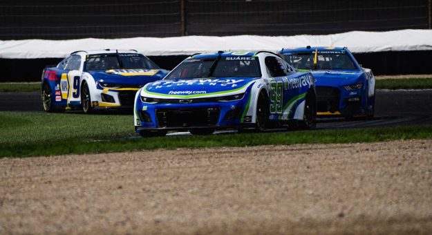 Chase Elliott, Daniel Suárez end up just short of playoff-clinching win at Indy