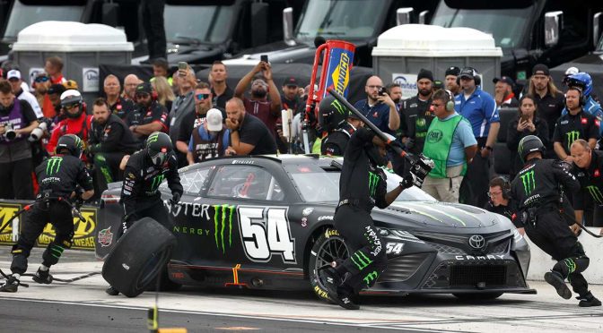 Featured image for Joe Gibbs Racing switches pit crews for Nos. 20, 54 teams before playoffs opener