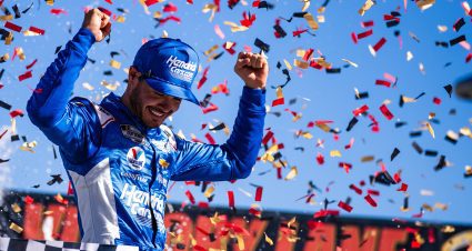 Kyle Larson wins at Las Vegas, clinches Championship 4 berth