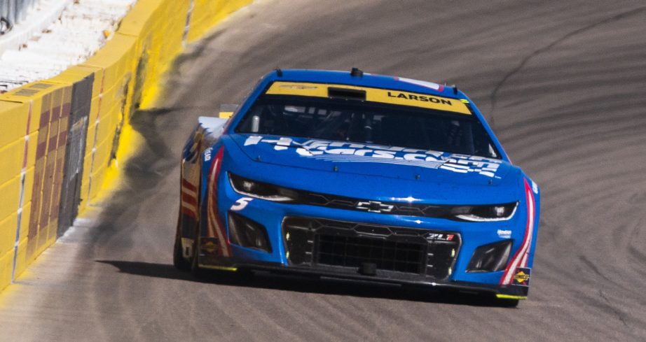 Kyle Larson races off Turn 4 at Las Vegas Motor Speedway