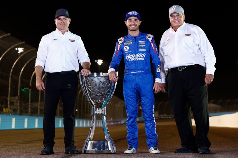 Kyle Larson stands with Jeff Gordon and Rick Hendrick.