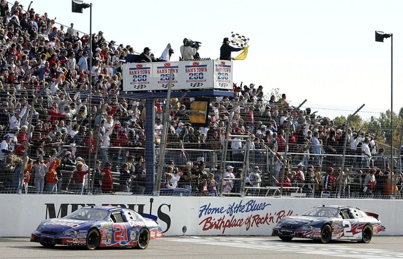 Kevin Harvick wins at Memphis.