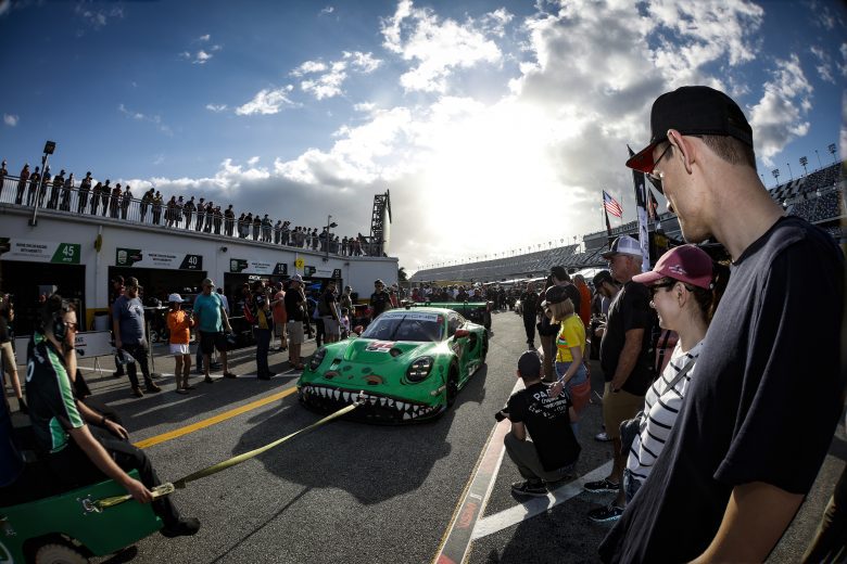 Fans looking at the Porsche 911 GT3 R