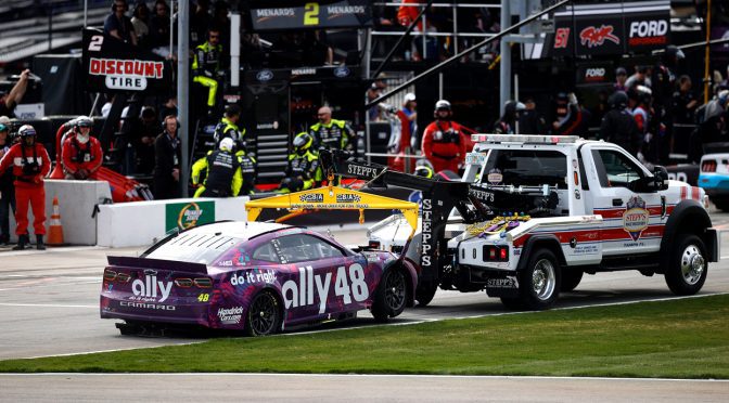 Featured image for Multicar wreck strikes early in Cup race at Atlanta