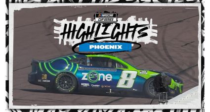 Kyle Busch gets caught in traffic, spins late at Phoenix
