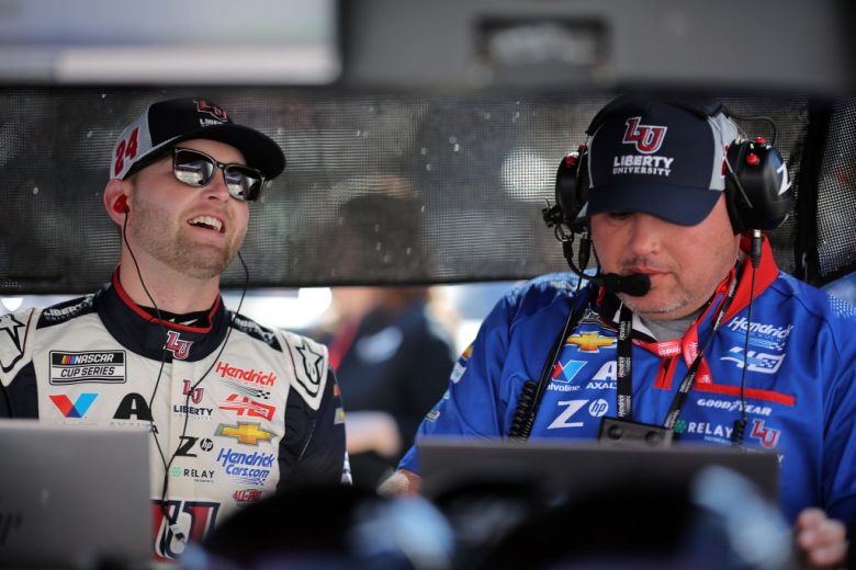 William Byron and crew chief Rudy Fugle chat at Bristol.