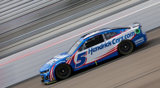 Kyle Larson clips teammate Chase Elliott for Busch Light Pole at Richmond