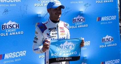 Kyle Larson storms to third straight Busch Light Pole Award, wins Texas pole
