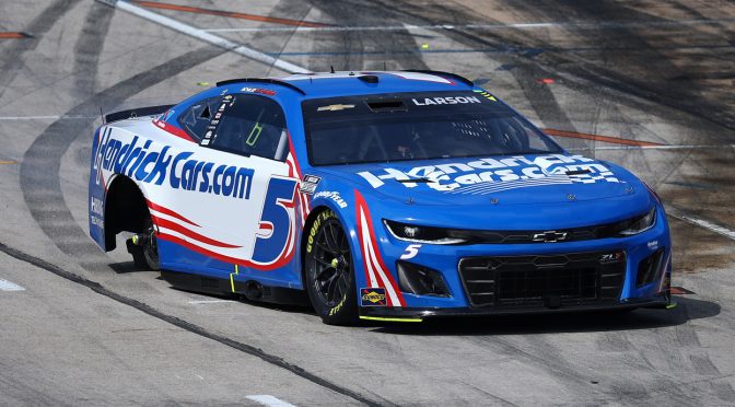 Kyle Larson loses wheel during Stage 2 at Texas; penalized two laps