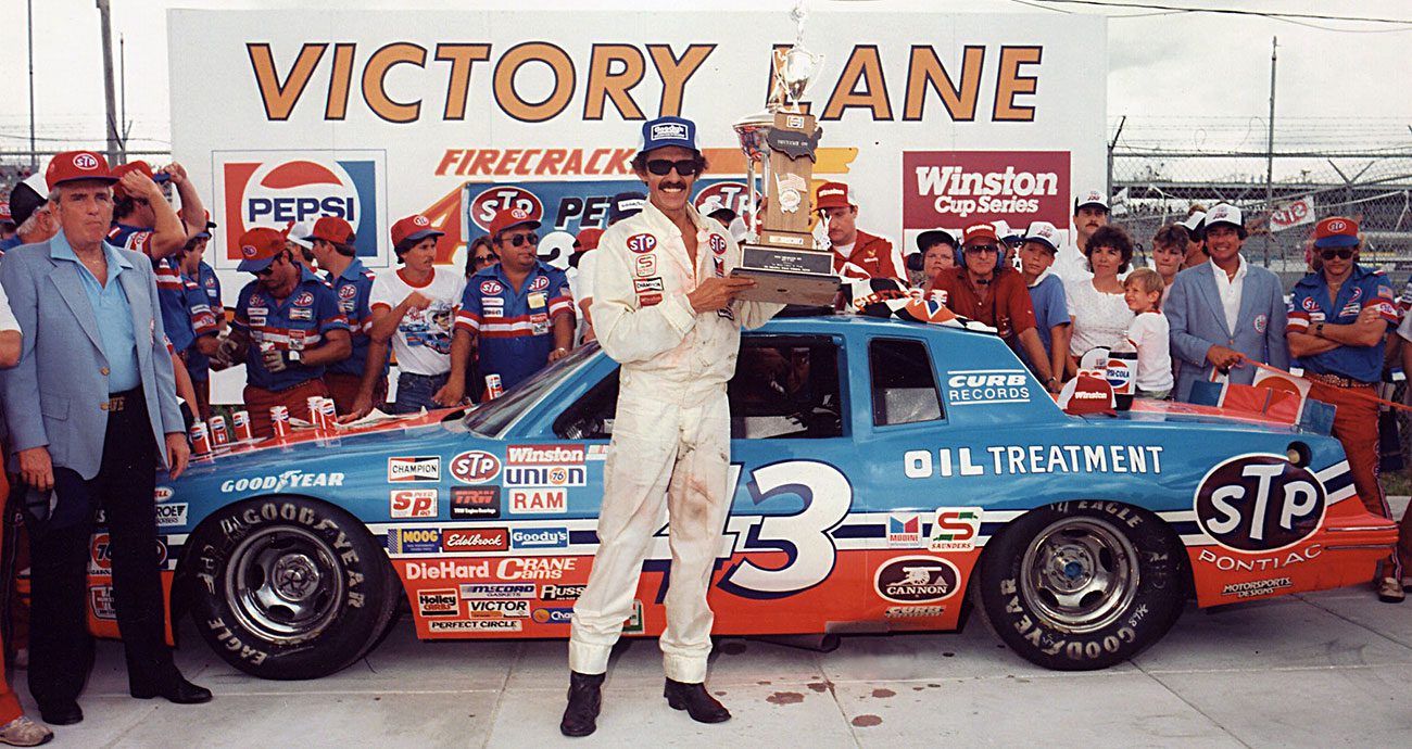 Legacy Motor Club's special paint scheme at Dover pays tribute to this paint scheme — when Richard Petty won his 200th Cup Series race in 1984. (Getty Images)