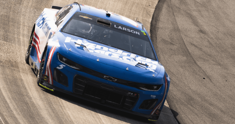 Kyle Larson drives at Dover