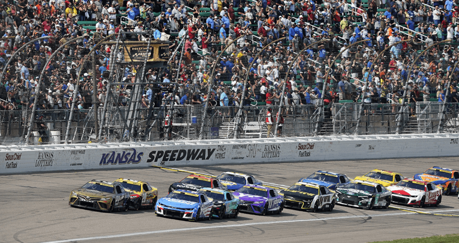 cars race at kansas speedway
