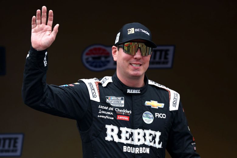 kyle busch waves to fans