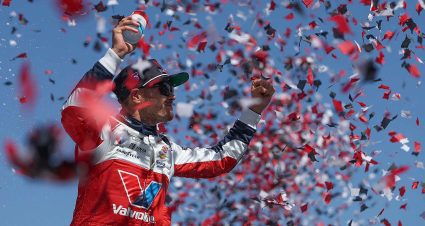 Kyle Larson avoids early chaos, surges down stretch for Sonoma victory