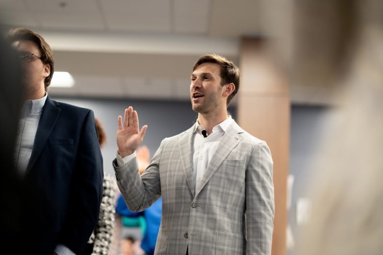 Daniel Suárez gives an oath during his naturalization ceremony.